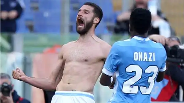 Lazio-Sampdoria 3-0. Candreva 7. Volto della Lazio che vuole a tornare a respirare aria d'Europa. Lo dimostra con un gol da centravanti e l'azione che innesca il raddoppio. Cuore biancoceleste.