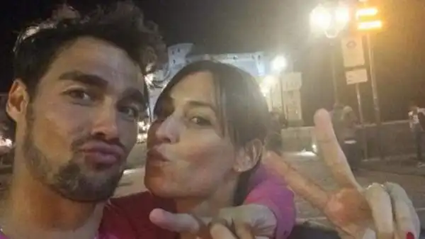 Fabio Fognini è ufficialmente "l'assistant coach" di Flavia Pennetta ma le loro foto suggeriscono altro.