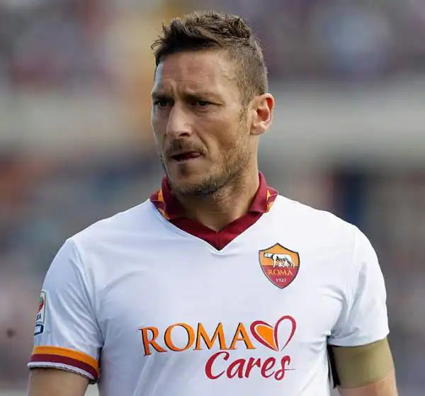 Ai giallorossi non basta Totti, il Catania vince 4-1 e si tiene in corsa per la salvezza, la Roma va clamorosamente ko: la Juventus è quindi campione d'Italia per la terza stagione consecutiva!