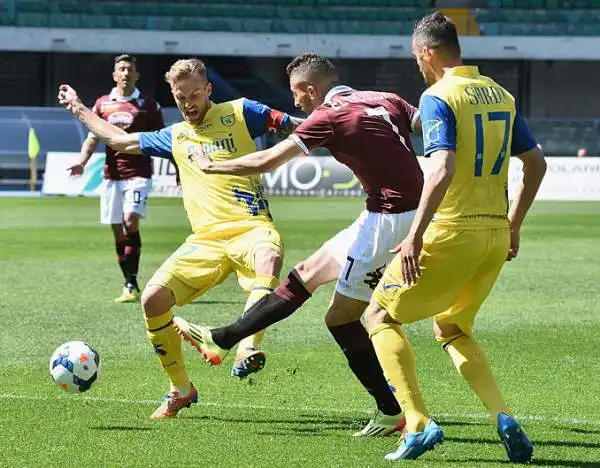 Grazie a un autogol di Sardo il Torino supera il Chievo e continua a difendere l'ultimo posto disponibile per l'Europa League.