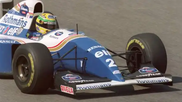 Senna, partito dalla pole position, si ritrovò alle spalle della Safety Car, poco utilizzata all'epoca. Era infatti una Opel Vectra, che innervosì molto il brasiliano in quanto troppo lenta.