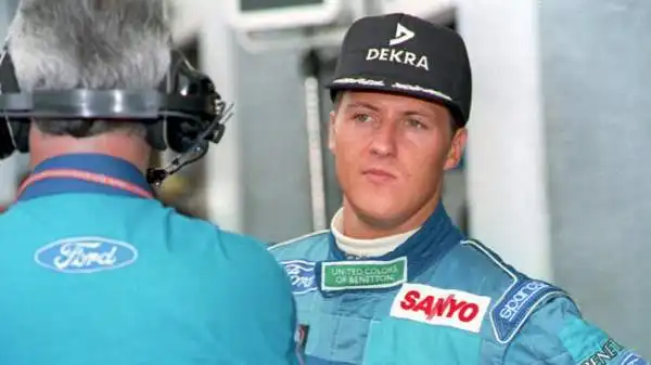 La vittoria andò a Schumacher, che precedette la Ferrari di Larini e la McLaren di Hakkinen. I piloti furono informati delle condizioni gravissime di Senna e le bottiglie di champagne rimasero chiuse.