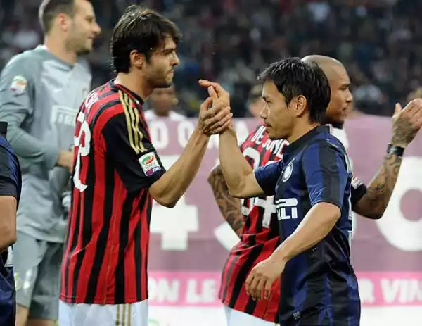 Il Milan fa suo un brutto derby con un bel gol di De Jong che devia di testa una punizione di Balotelli. Tre punti fondamentali per il Milan che resta in corsa per l'Europa League.