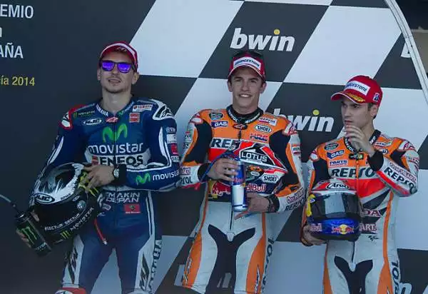 Marquez stellare, Rossi c'è. Lo spagnolo della Honda, con un ultimo giro da record, si prende la pole anche a Jerez, quarto Valentino.