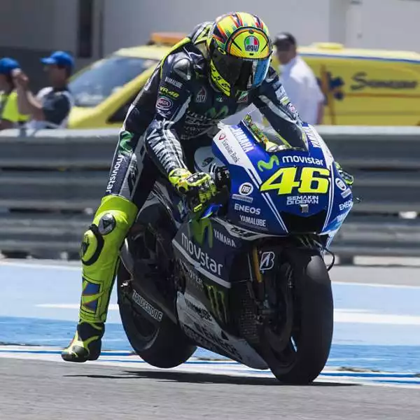 Marquez stellare, Rossi c'è. Lo spagnolo della Honda, con un ultimo giro da record, si prende la pole anche a Jerez, quarto Valentino.