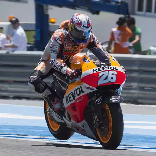 Marquez stellare, Rossi c'è. Lo spagnolo della Honda, con un ultimo giro da record, si prende la pole anche a Jerez, quarto Valentino.