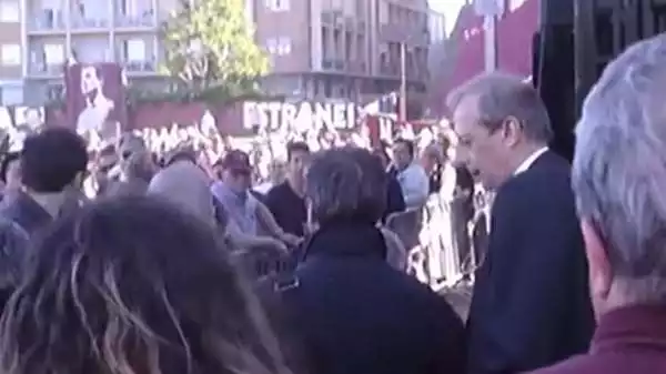 Il sindaco di Torino, intervenuto alla manifestazione per la commemorazione della tragedia di Superga, è stato oggetto di insulti da parte del popolo granata presente.