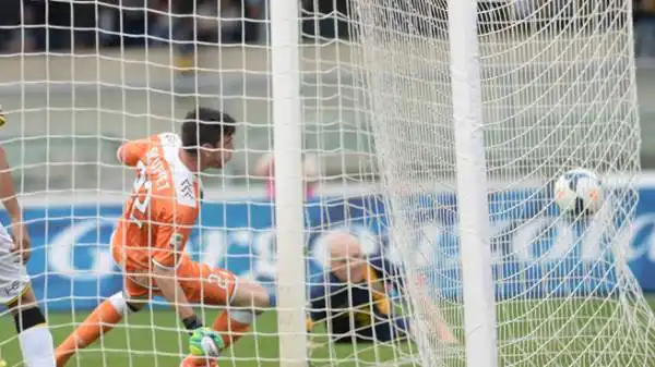 Verona-Udinese 2-2. Scuffet 4. Prima vera papera del portiere bianconero, che regala il 2-0 ad Hallfredsson deviando in porta un tiro da posizione defilata.