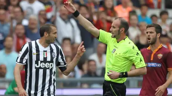 Roma-Juventus 0-1. Chiellini 5,5. Prova assolutamente sufficiente, ma la gomitata a Pjanic gli fa perdere mezzo voto. E potrebbe pesare dal punto di vista disciplinare, anche in Nazionale.