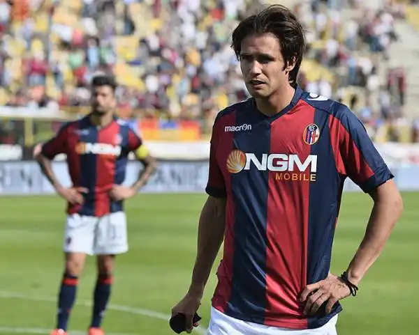 Il Catania espugna il Dallara con le reti di Monzon e Bergessio e trascina con se i rossoblu in Serie B. Di Morleo il gol del momentaneo pareggio del Bologna.