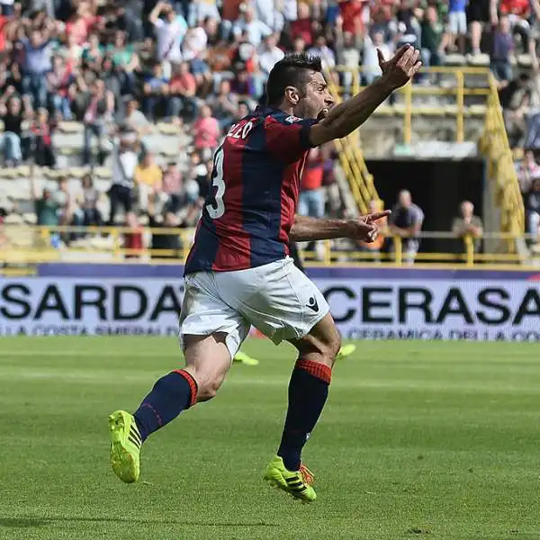 Il Catania espugna il Dallara con le reti di Monzon e Bergessio e trascina con se i rossoblu in Serie B. Di Morleo il gol del momentaneo pareggio del Bologna.