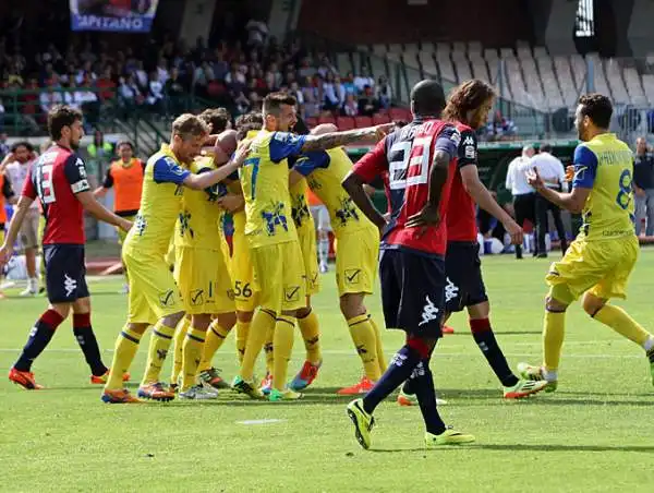 Il Chievo trova la salvezza matematica con un turno di anticipo vincendo a Cagliari con un gol del proprio difensore Dainelli.