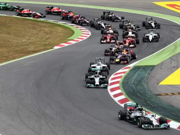 In Catalogna trionfa Hamilton, male le Ferrari. Mercedes di un altro pianeta: Rosberg è secondo, Vettel quarto, Alonso sesto, Raikkonen settimo.