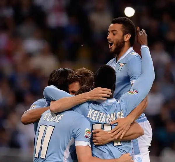 L'Inter ipoteca l'Europa League nel giorno dell'addio a San Siro di Zanetti, i nerazzurri piegano 4-1 la Lazio (in gol due volte Palacio, Icardi e Hernanes e Biava).