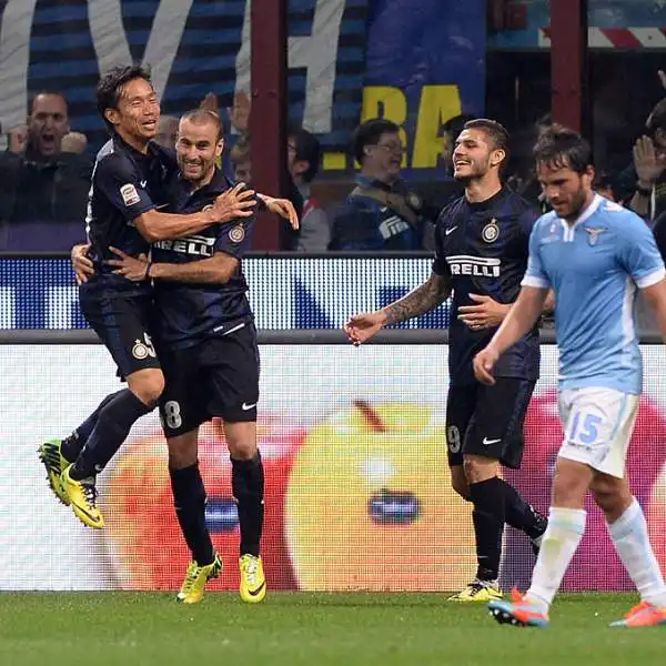 L'Inter ipoteca l'Europa League nel giorno dell'addio a San Siro di Zanetti, i nerazzurri piegano 4-1 la Lazio (in gol due volte Palacio, Icardi e Hernanes e Biava).