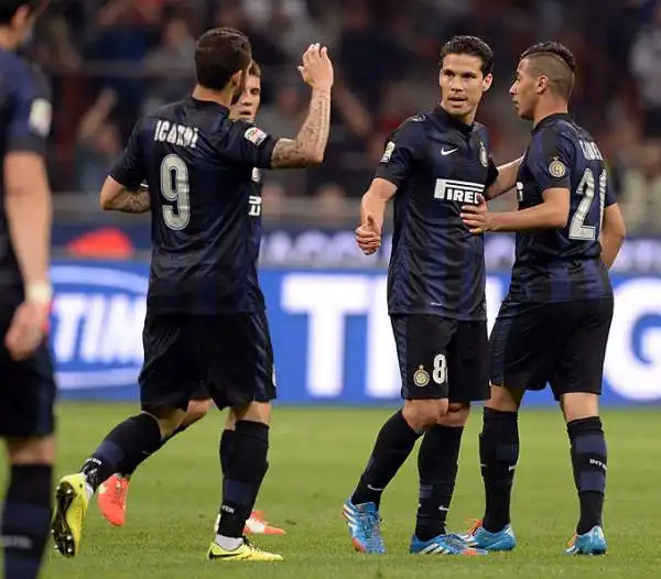 L'Inter ipoteca l'Europa League nel giorno dell'addio a San Siro di Zanetti, i nerazzurri piegano 4-1 la Lazio (in gol due volte Palacio, Icardi e Hernanes e Biava).