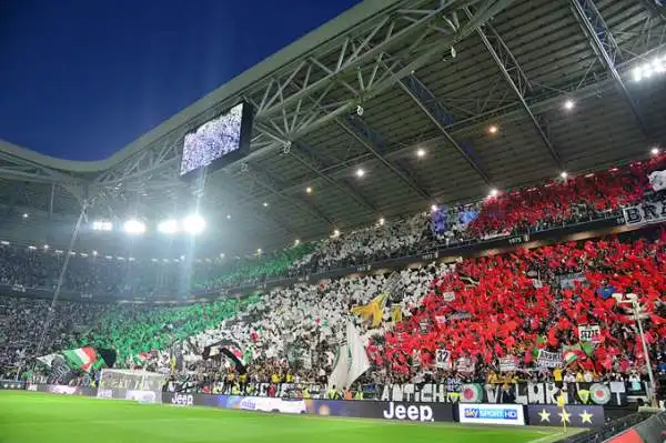 Juve, è qui la festa. Atalanta ko 1-0. L'ex Padoin stende la Dea in uno Stadium in tripudio per i campioni: continua la corsa ai 100 punti.