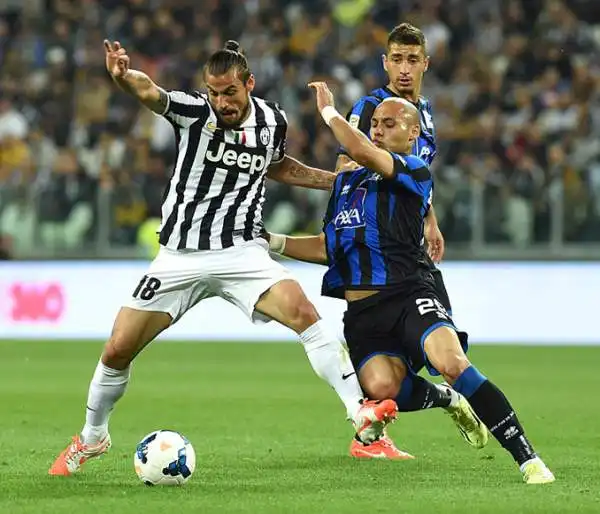 Juve, è qui la festa. Atalanta ko 1-0. L'ex Padoin stende la Dea in uno Stadium in tripudio per i campioni: continua la corsa ai 100 punti.