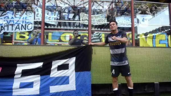 Il capitano nerazzurro, lasciato inizialmente in panchina da Mazzarri, è stato lungamente applaudito prima del calcio d'inizio.