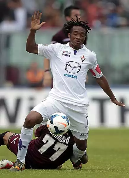 La Fiorentina vince a Livorno con un gol del solito Cuadrado. Sugli spalti contestazione dei tifosi di casa nei confronti del proprio presidente Spinelli.