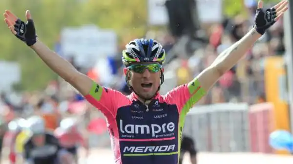 E' Diego Ulissi il vincitore della settima tappa del Giro d'Italia, la Grosseto-Fiuggi. La Corsa in Rosa è comunque ancora agitata dalle polemiche sulla sicurezza.