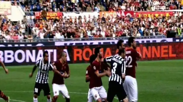 "Avevo del sangue, l'ho fatto vedere all'arbitro. Il sangue non viene da solo, mi ha fatto male. Non è la prima volta che vediamo certe scene. L'arbitro ha visto tutto, ma ha deciso di non ammonire".