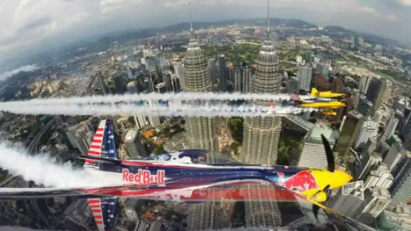 Grande spettacolo nella terza tappa stagionale del Red Bull Air Race a Putrajaya.