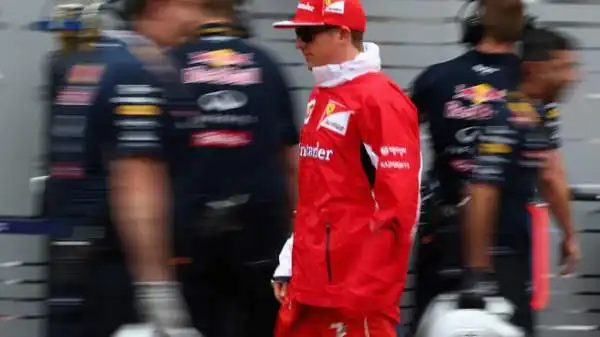 Risata generale dopo il pericolo scampato. Vettel: "Si vede che voleva farsi investire".