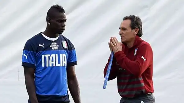 "Balotelli? Mi aspetto la continuità che sta avendo in questi giorni. Ha una grande attenzione a tutti i particolari ed è concentratissimo. Nessuno pensi di essere protagonista, siamo una squadra".