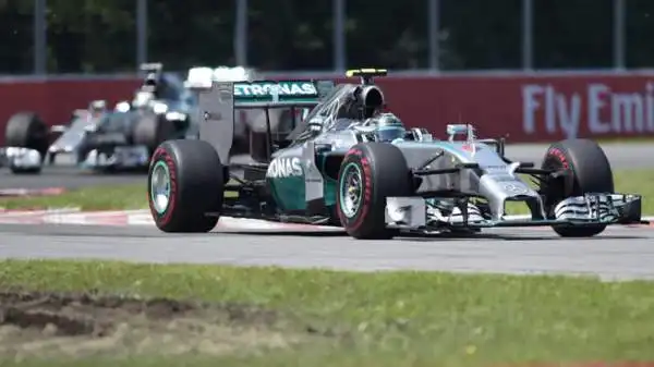 Rosberg 7. Un podio 'alla Prost'. Con una Mercedes che sembrava sul punto di esplodergli in mano porta a casa un secondo posto da ragioniere che può risultare pesantissimo a fine anno.