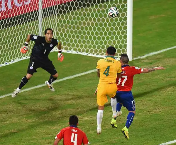 Il Cile stende 3-1 l'Australia grazie a Sanchez, Valdivia e Beausejour, per gli avversari a segno Cahill.