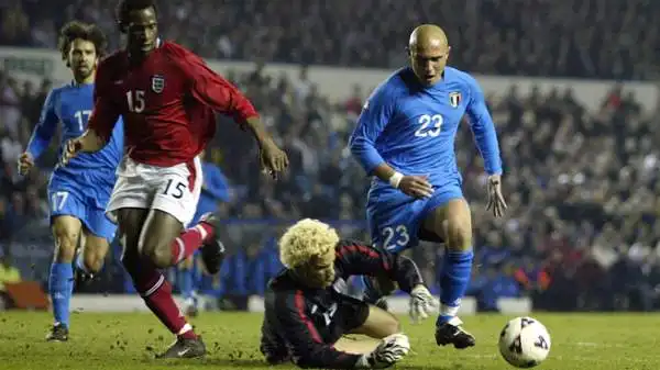 Italia-Inghilterra 1-2 (2002). Amichevole a Leeds in preparazione ai Mondiali 2002. Nella ripresa Montella e l'esordiente Maccarone, proveniente dalla serie cadetta, ribaltarono il risultato.