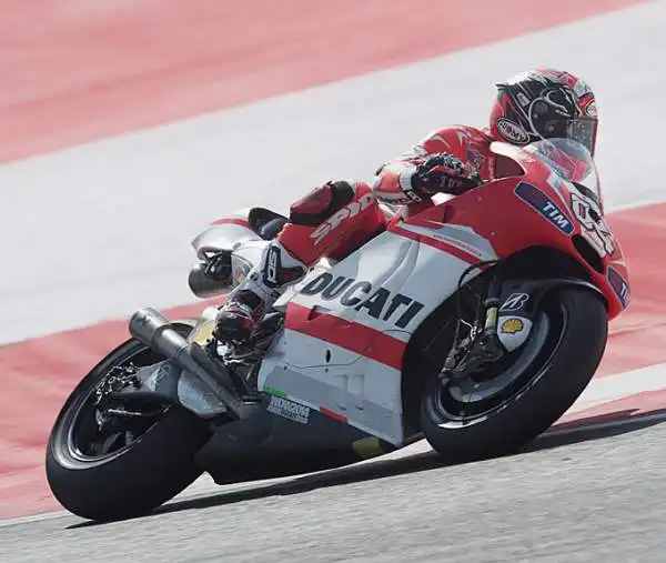 Sul tracciato di Montmelò, Bradley Smith ha preceduto il tedesco della Honda Stefan Bradl, e il campione del mondo in carica Marc Marquez. Quarto Jorge Lorenzo, sesto Valentino Rossi.