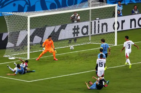 Choc Uruguay, trionfa la Costa Rica. La Celeste viene clamorosamente sconfitta per 3-1 dai centroamericani, a segno con  Campbell, Duarte e Ureña, che rimontano il vantaggio iniziale di Cavani.