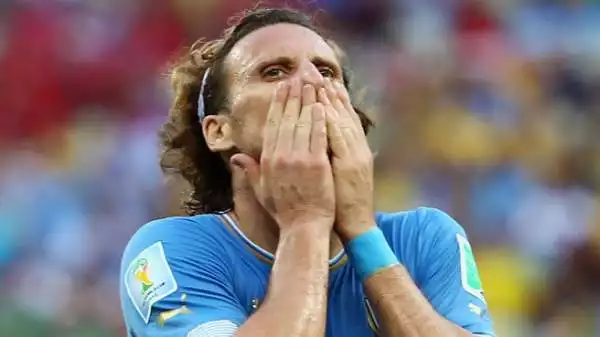 Forlan 5. Un tiro deviato per poco non gli regala un 2-0 immeritato: è l'ombra del giocatore ammirato anni fa e all'ora di gioco viene sostituito.