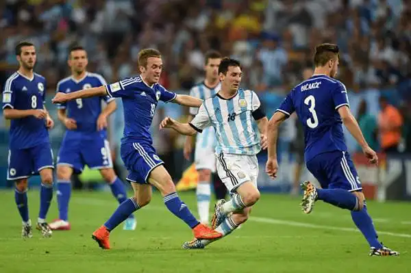 Argentina-Bosnia 2-1. Lionel Messi si riprende l'Argentina e accende il Maracanã con una prodezza delle sue, nell'ambito di una partita in cui l'Albiceleste ha tutt'altro che convinto. DI Ibisevic il