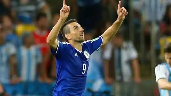 Ibisevic 7. Entra sul 2-0 e ha un impatto devastante sulla partita. Segna il primo gol della storia bosniaca ai Mondiali e fa sognare anche il pareggio.
