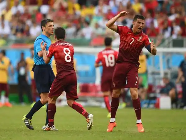 Tris di Muller, Portogallo schiacciato 4-0. Il centrocampista della Germania decide il big match del girone G con una tripletta e guadagnandosi l'espulsione di Pepe.