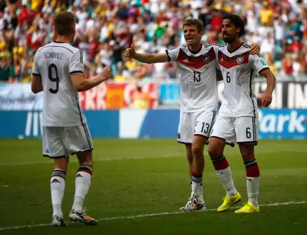 Tris di Muller, Portogallo schiacciato 4-0. Il centrocampista della Germania decide il big match del girone G con una tripletta e guadagnandosi l'espulsione di Pepe.