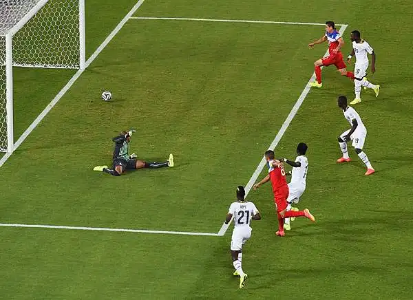 Gli Stati Uniti battono il Ghana 2-1 in un match molto combattuto. Dempsey e Brooks in gol per gli americani, di André Ayew il momentaneo pareggio africano.