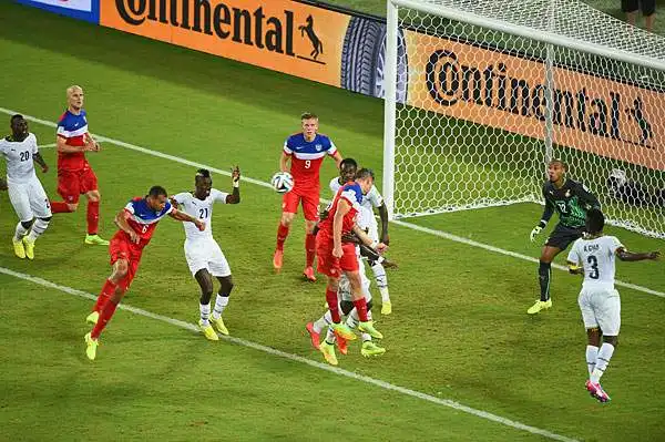 Gli Stati Uniti battono il Ghana 2-1 in un match molto combattuto. Dempsey e Brooks in gol per gli americani, di André Ayew il momentaneo pareggio africano.