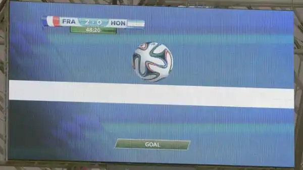 La "goal live tecnology" si è rivelata subito utilissima, come in occasione del gol convalidato alla Francia contro l'Honduras.