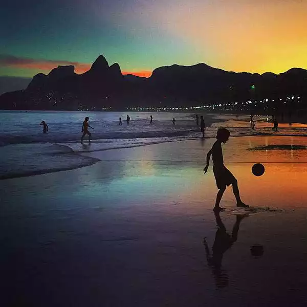 Le immagini più belle della prima settimana di gioco in Brasile in occasione della FIFA WORLD CUP 2014 con azioni, gol e tifosi nei mille colori della nazione sudamericana.