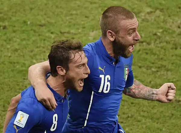 Le immagini più belle della prima settimana di gioco in Brasile in occasione della FIFA WORLD CUP 2014 con azioni, gol e tifosi nei mille colori della nazione sudamericana.