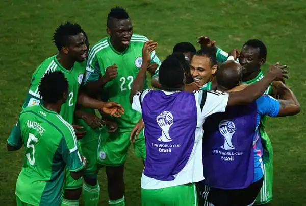 Un gol di Odemwingie nel finale del primo tempo regala la vittoria alla Nigeria condannando la Bosnia ad una prematura eliminazione al suo primo mondiale.