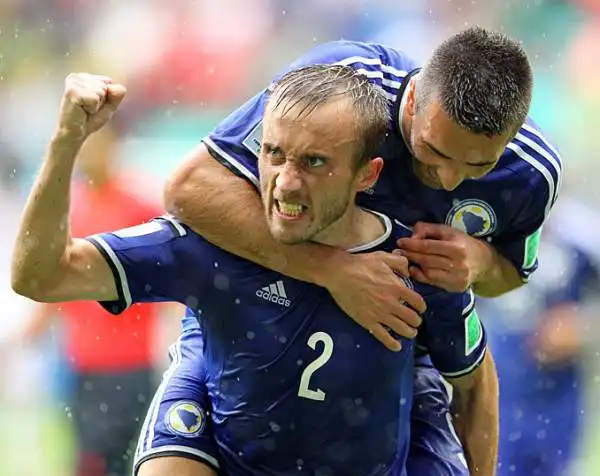 La Bosnia ottiene contro l'Iran la sua prima storica vittoria ad un mondiale, di Dzeko, Pjanic e Vrsajevic i gol degli europei, per l'Iran in gol Ghoochannejhad.