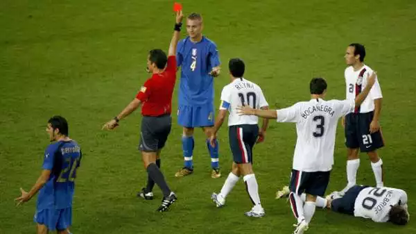 Daniele De Rossi, ai Mondiali di Germania, si vide infliggere quattro turni di squalifica per il rosso rimediato con una gomitata di McBride.