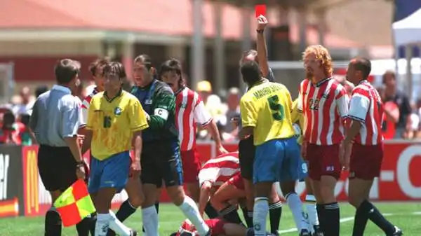 Ad Usa 1994 il caldo fece perdere la testa al solitamente composto Leonardo, che spaccò il naso con una gomitata a Ramos.