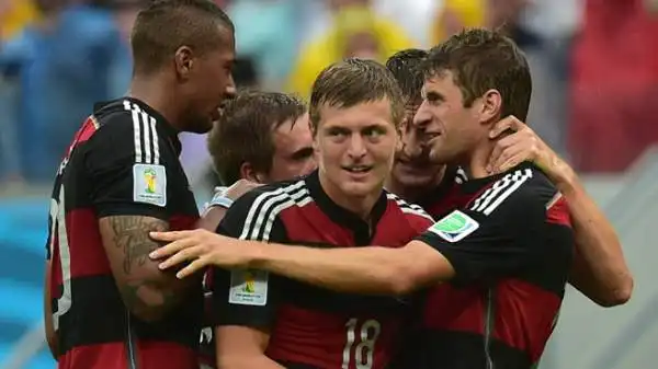 Muller 8. Prosegue il suo impressionante ruolino di marcia: nono gol ai Mondiali, il quarto a Brasile 2014, come Messi e Neymar.