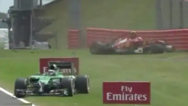 La Ferrari del finlandese è andata a muro nel corso del primo giro.